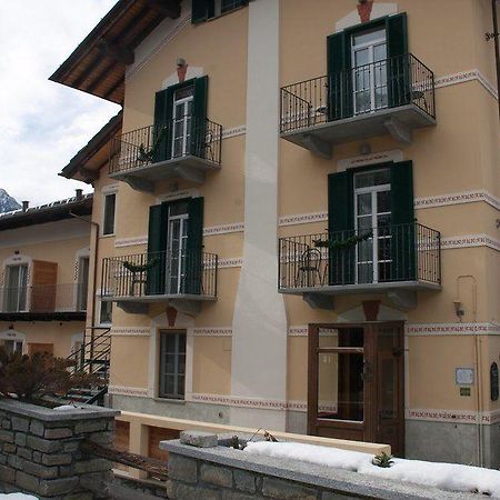Hotel Le Soleil Challand-Saint-Anselme Exterior foto